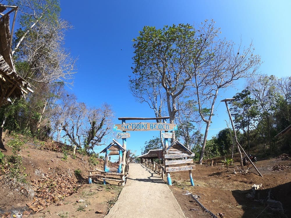 Pintu masuk pantai Sendiki