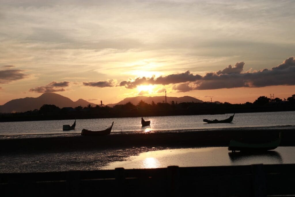 Pantai Alue Naga