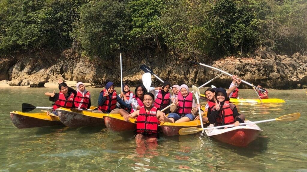 Atraksi canoeing di CMC Tiga Warna